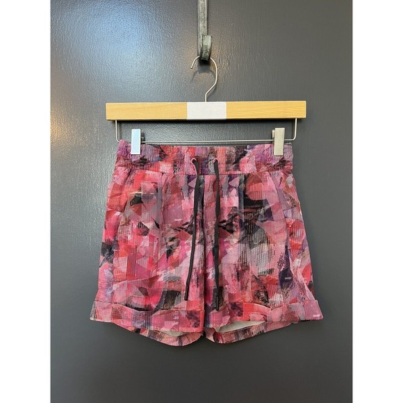 Lululemon Spring Break Away Short Size 2 Pinks & Black Pockets Stretch - Picture 1 of 7